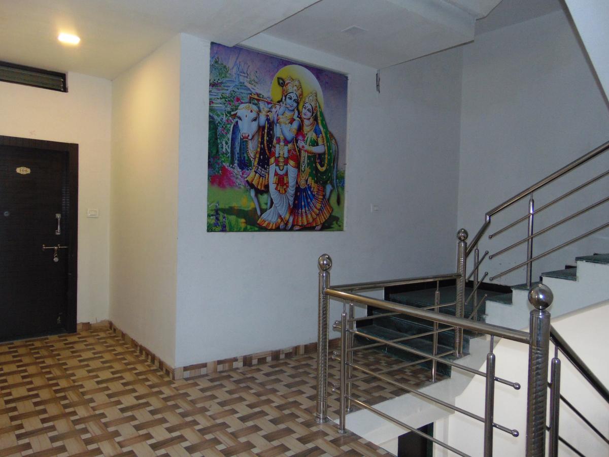 Hotel Kalajanki Uddzsaín Kültér fotó