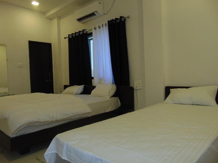 Hotel Kalajanki Uddzsaín Kültér fotó