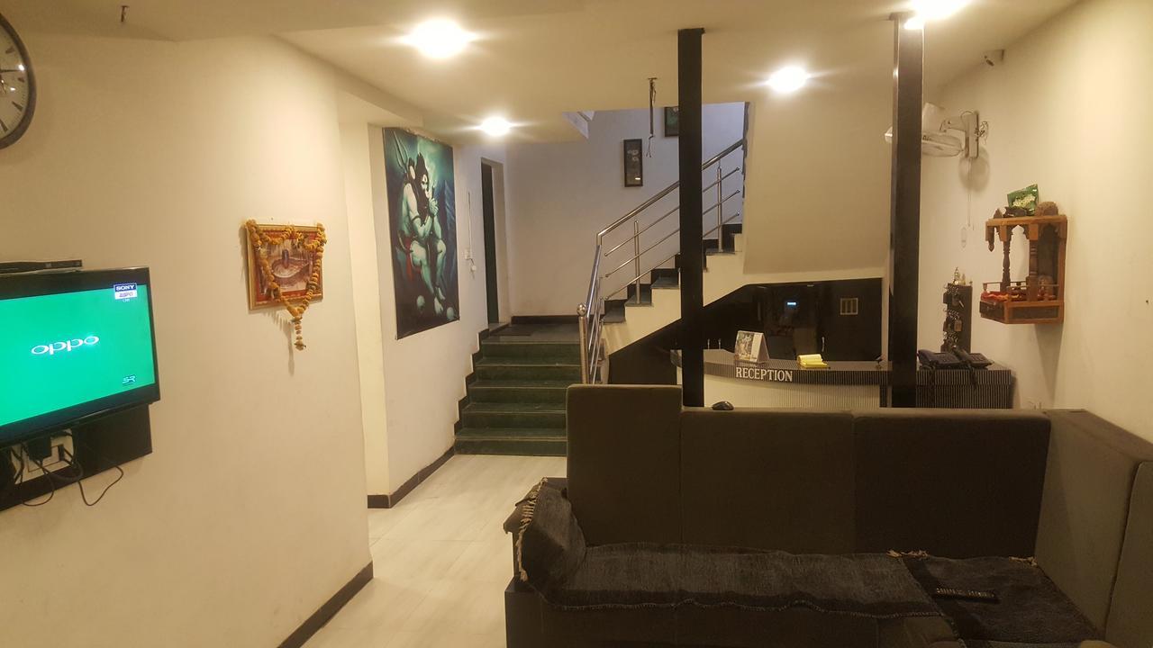 Hotel Kalajanki Uddzsaín Kültér fotó